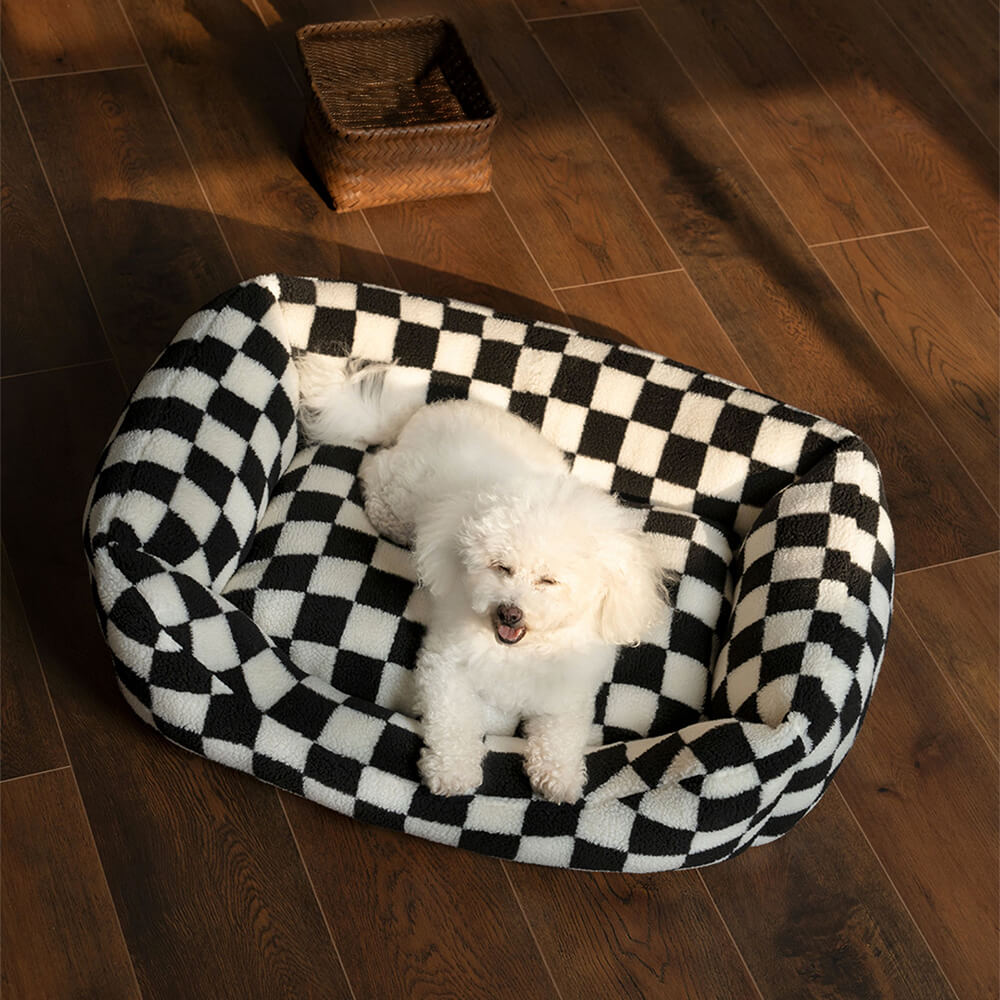 Elegante sofá cama para perros extraíble y lavable con diseño de cuadros para mayor calidez y comodidad.