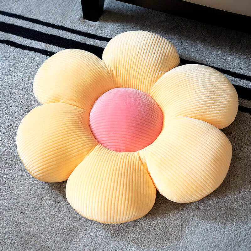 Daisy Flower Decorative Pillow Cushion