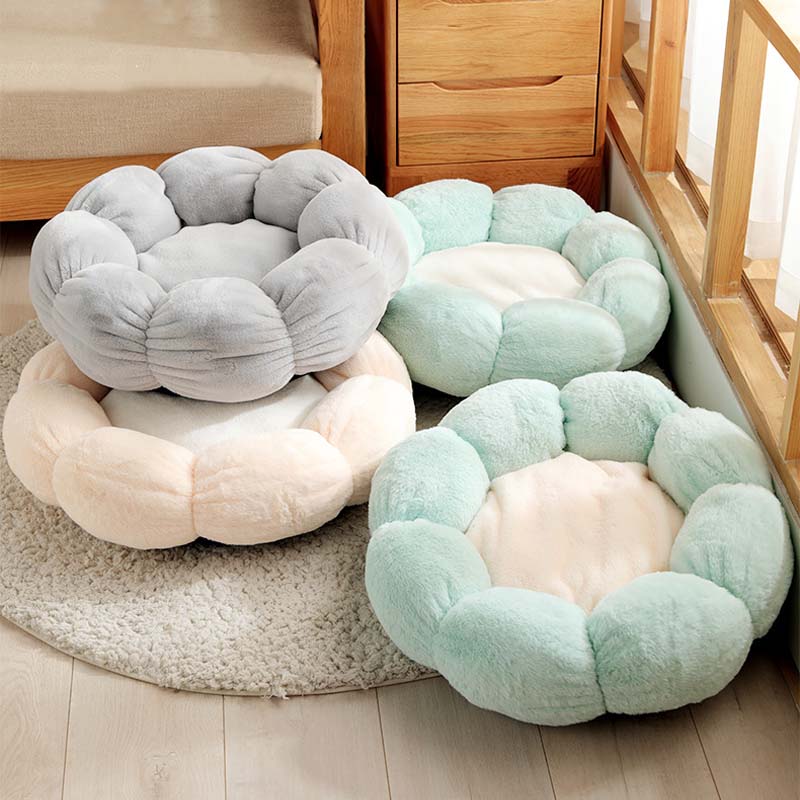 Flower-Shaped Enclosed Cat Bed