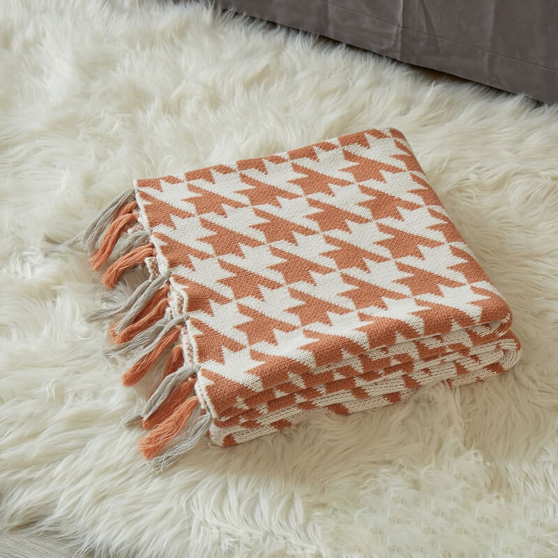 Coperta per divano lavorata a maglia con frange color block